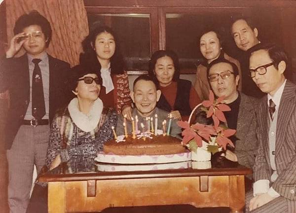 101 1970年代，司徒衛（前坐右二）參加史紫忱教授（前坐左二）慶生會.jpg