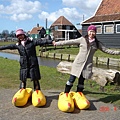 第十三天：風車村 Zaanse Schans 木屐工廠外面