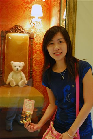 韓劇"宮"男主角抱在手上的泰迪熊 韓劇"宮"男主角抱在手上的泰迪熊