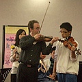 Dr. Chris Nicholls、郭靖(小提琴大師班3).JPG
