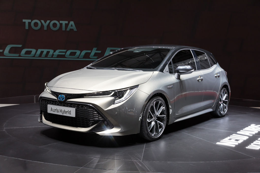 Toyota_Auris,_GIMS_2018,_Le_Grand-Saconnex_(1X7A1626).jpg