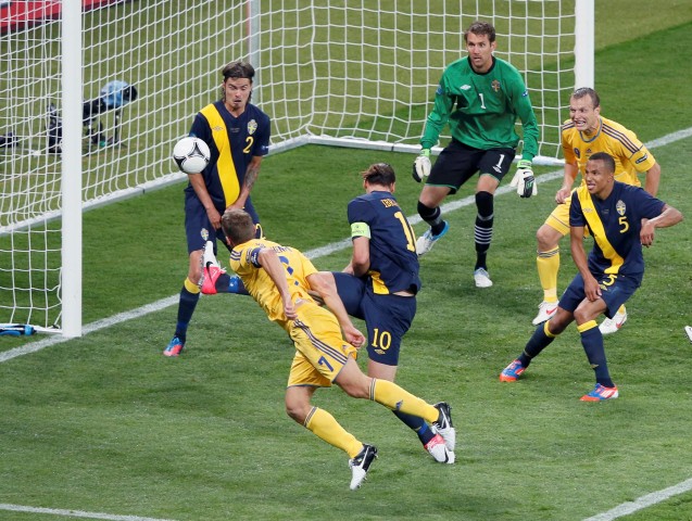 ukraine_s_andriy_shevchenko_l_scores_his_second_go_4fd65ae1c4