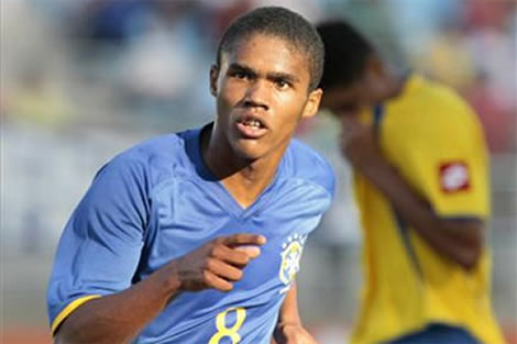 douglas-costa.jpg