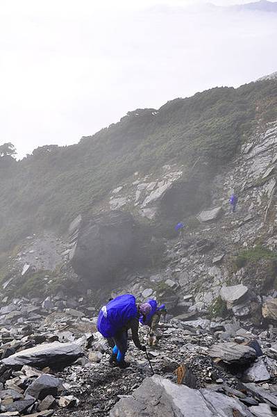 安全至營地旁休息