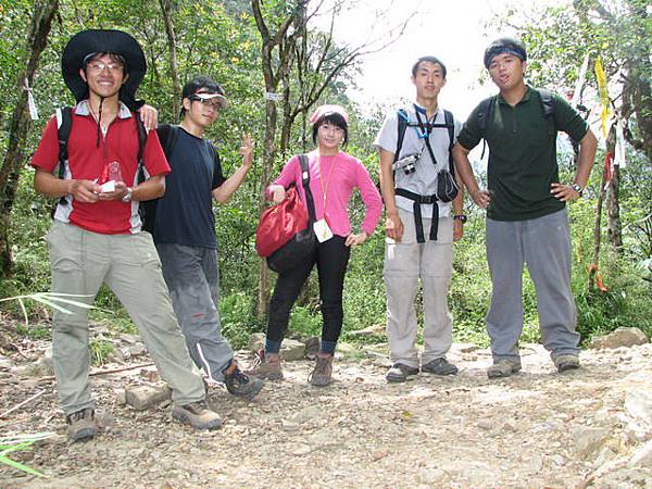 15分鐘後到達鞍部叉路口