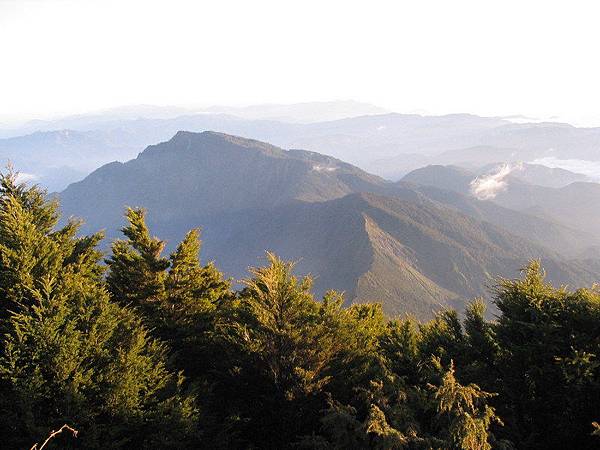 霧頭山和茶埔岩山