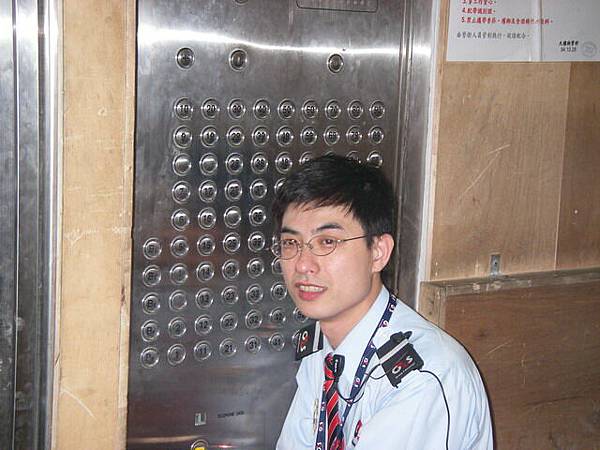 有沒有看過這麼多按鍵的電梯
