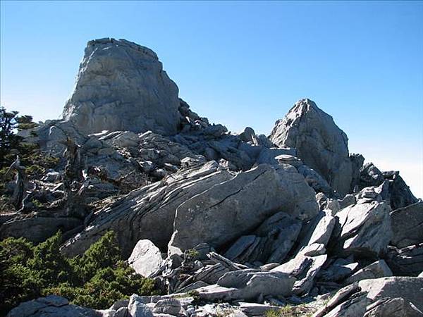 南湖東南峰上的巨石堆