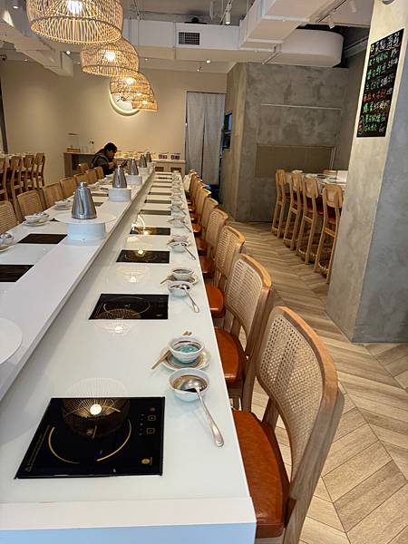 梁湯火鍋　港式煲湯