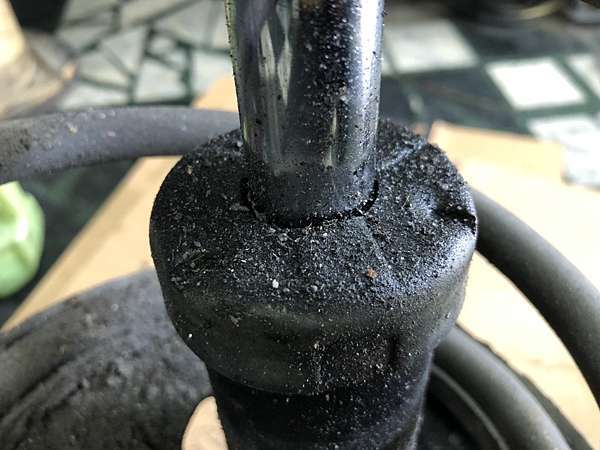 Camry 2 4 避震器漏油 避震器更換 黑手黨的部落格內湖 順成汽車 痞客邦 Camry 2 4 避震器漏油 避震器更換 黑手黨的部落格內湖 順成汽車 痞客邦