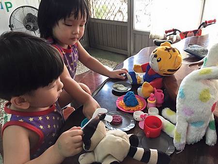 育兒 孩子玩不膩的玩具 黏土 讓手腦並用 生活充樂趣 雙寶 治療師阿木育兒戰 痞客邦 育兒 孩子玩不膩的玩具 黏土 讓手腦並用 生活充樂趣 雙寶 治療師阿木育兒戰 痞客邦