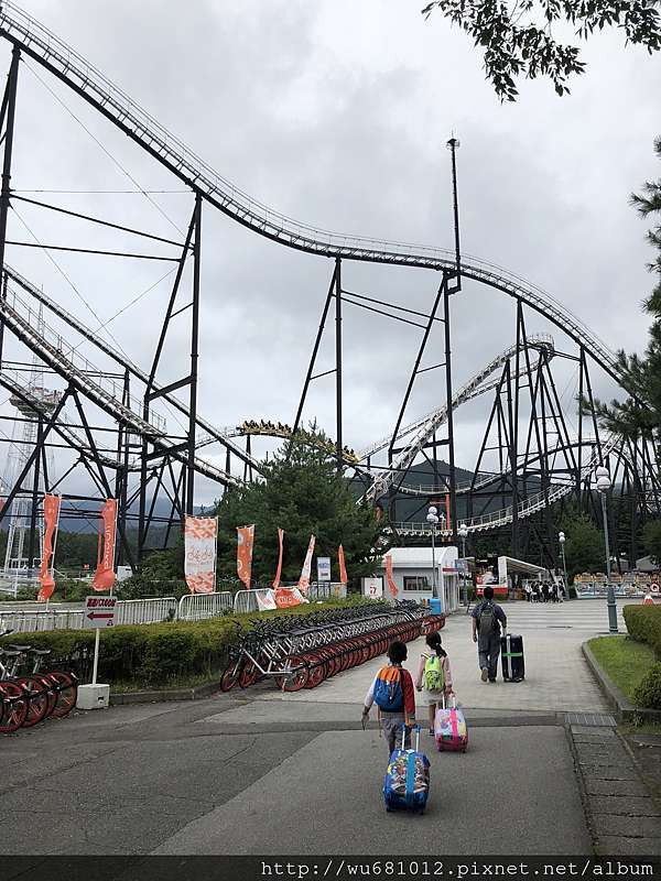 親子日本旅遊 富士山蠻適合小孩 富士急樂園 湯瑪士樂園 二 東京 富士山 鎌昌六日遊 雙寶 治療師阿木育兒戰 痞客邦