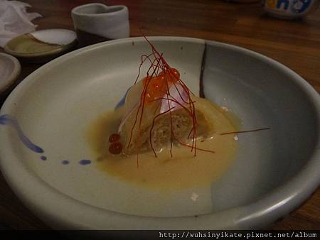 高麗菜捲配芝麻醬綴鮭魚卵 高麗菜捲配芝麻醬綴鮭魚卵