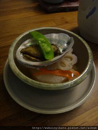 煮物~鮑魚配大根(白蘿蔔)及蓮藕片 煮物~鮑魚配大根(白蘿蔔)及蓮藕片