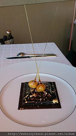 Dessert: chocolate-praline chanel square Dessert: chocolate-praline chanel square