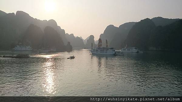 Halong Bay-Sunrise Halong Bay-Sunrise