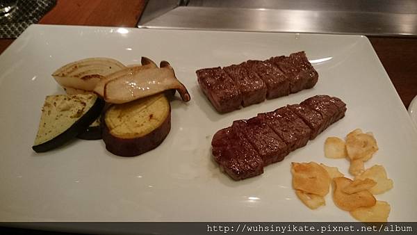 主餐牛排及配菜 主餐牛排及配菜