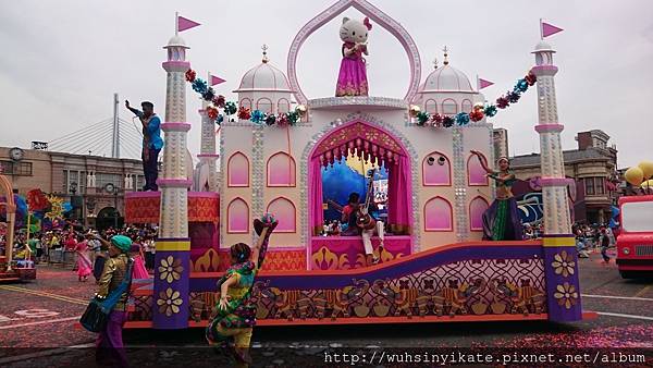 大阪環球影城 遊行車陣 Kitty喵 大阪環球影城 遊行車陣 Kitty喵