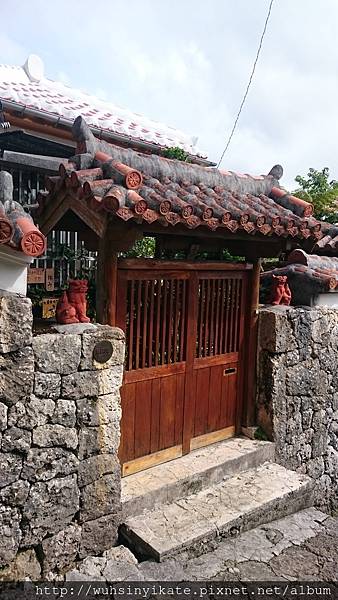 首里金城町石疊道 沿途的傳統沖繩住宅門口 首里金城町石疊道 沿途的傳統沖繩住宅門口