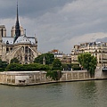 mxcp800px-Notre_Dame_de_Paris_on_%C3%8Ele_de_la_Cit%C3%A9_-_July_2006