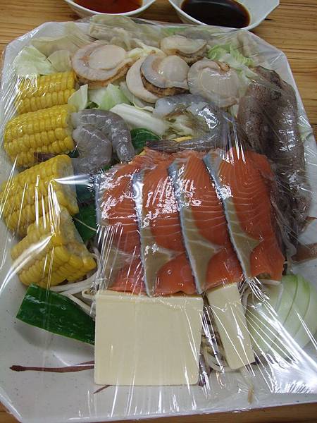 2008-10-25-748第四天晚餐烤肉吃到飽.jpg