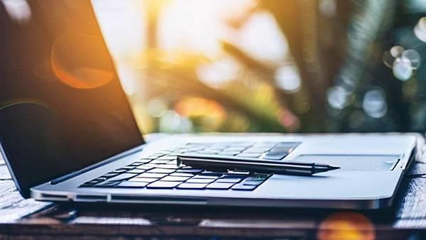 暖色調家居高端網站建設解決方案