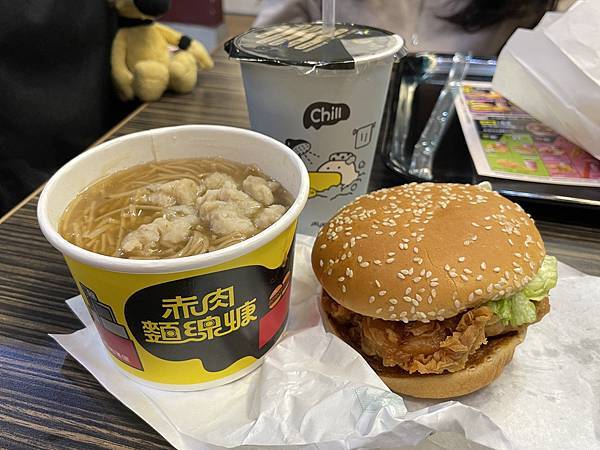 【高雄 左營】丹丹漢堡 華夏店｜南部限定連鎖速食店 漢堡搭配