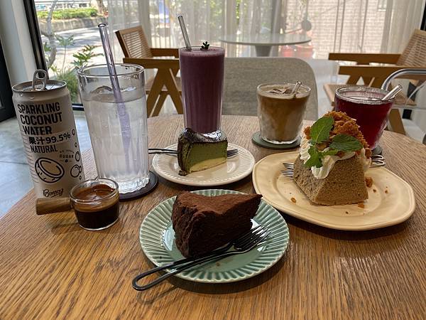 【高雄 左營】COFFEE UP 瑞秋 • 咖啡｜寵物友善咖