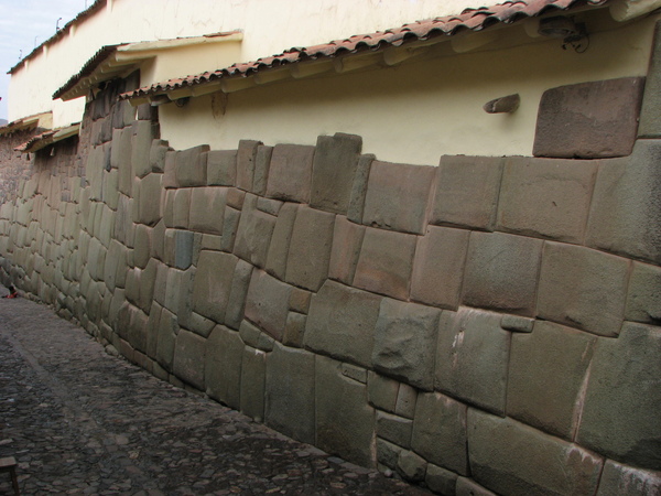 Cusco: IncaWall