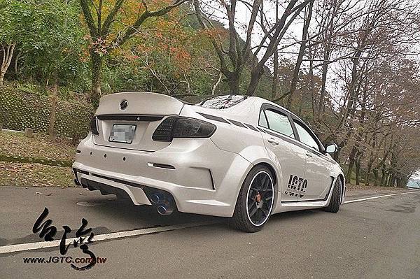 Taiwan JGTC TOYOTA 2011 ALTIS 10.5 限量 IS-F 寬體套件 (珍珠白) (29)