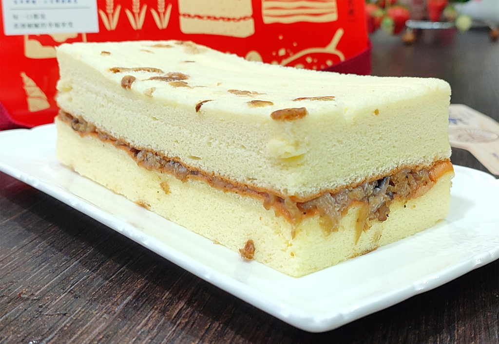 【美食開箱實記】豐原廟東旁的百年秘寶：寶泉鹹蛋糕，一口尋回老