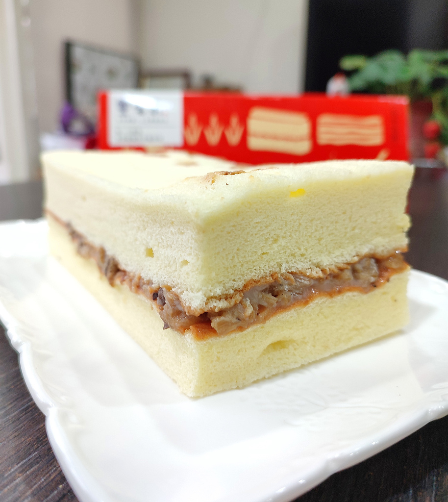 【美食開箱實記】豐原廟東旁的百年秘寶：寶泉鹹蛋糕，一口尋回老
