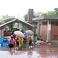 外頭兒風雨交加