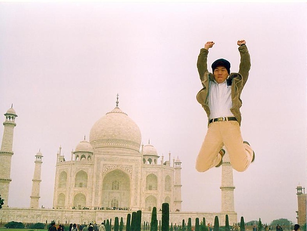Jump at Taj Mahal.JPG