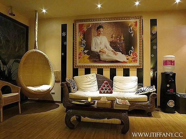 16725250168_126b99a72c_z