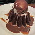 讓在場四個人都融化的甜點  醬爆巧克力火山冰淇淋!!!!(我取的)