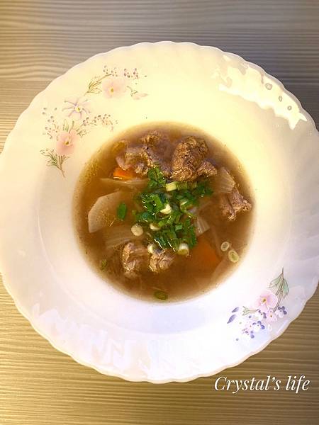 【電鍋料理】懶人必備，清燉牛肉湯