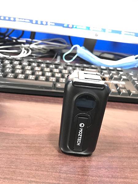 MOZTECH｜太空艙 輕巧多功能口袋行動電源