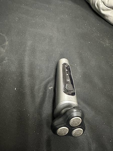 『開箱試用』小適電動剃鬚刀 F602