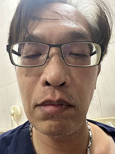 『開箱試用』小適電動剃鬚刀 F602