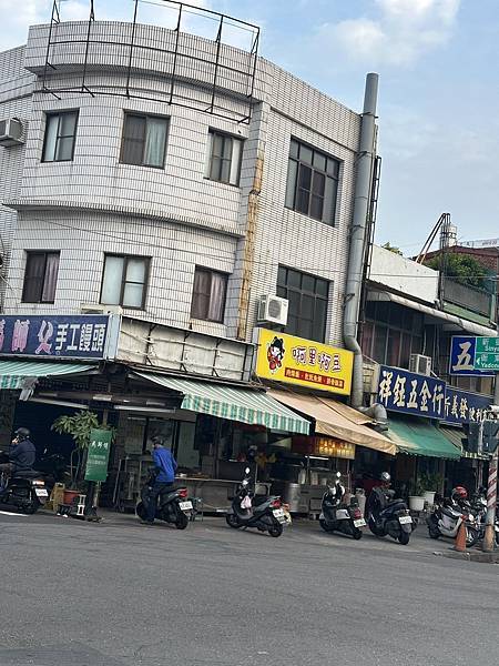 高雄前鎮阿里阿豆店面外觀與新衙路街景