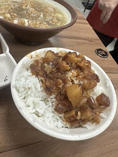 高雄草衙阿里阿豆-肥嫩魯肉飯