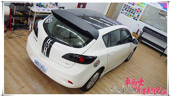 二代MAZDA3 尾翼 黑卡夢包膜+類全景亮黑車頂