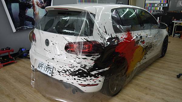 VW GOLF GTI 德國國旗三色 噴濺潑墨主題 車身彩貼 VW GOLF GTI 德國國旗三色 噴濺潑墨主題 車身彩貼
