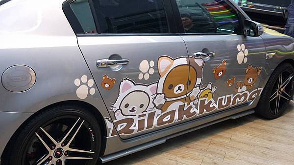 一代MAZDA3拉拉熊車身彩貼 一代MAZDA3拉拉熊車身彩貼