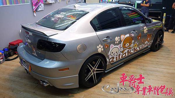 一代MAZDA3拉拉熊車身彩貼 一代MAZDA3拉拉熊車身彩貼