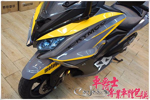 KYMCO AK550客製化車身彩貼&後方向燈幻彩紫包膜