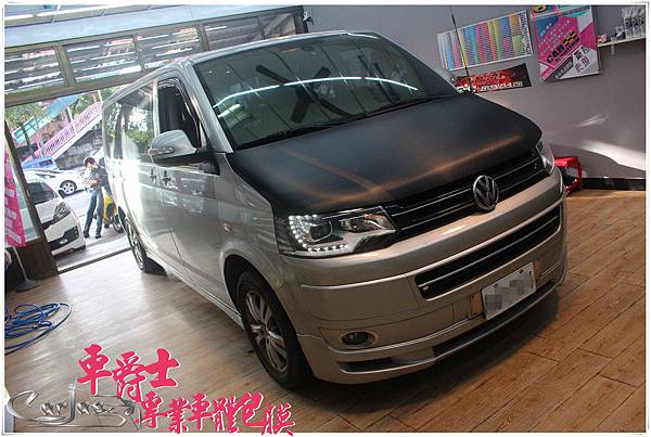 VOLKSWAGEN T5 引擎蓋3D黑卡夢改色包膜