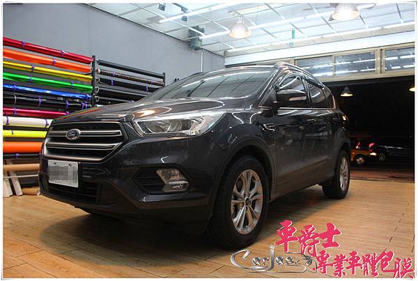 FORD KUGA 前下巴、後下巴、水箱護罩鍍鉻飾條、車頂架3D黑卡夢＆後廂蓋鍍鉻飾條激光金屬紅改色包膜