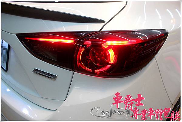NEW MAZDA3 尾燈 茶色燻黑 改色包膜 NEW MAZDA3 尾燈 茶色燻黑 改色包膜